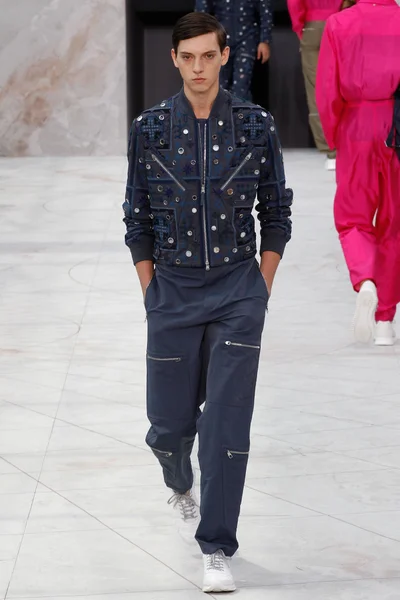 Look 29
